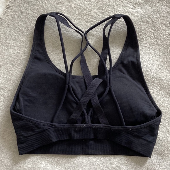 3 /$25 ✨ Black Fabletics Sports Bra - XS - Picture 2 of 2